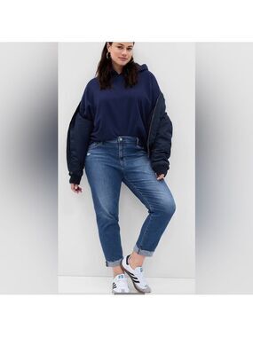 NWT GAP Women’s Mid Rise Girlfriend Denim Jeans Pants with Washwell Size 25 $70